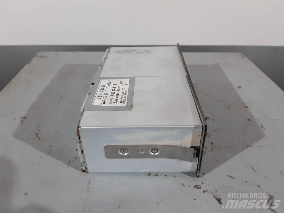 CAT 345C 駕駛室與內部
