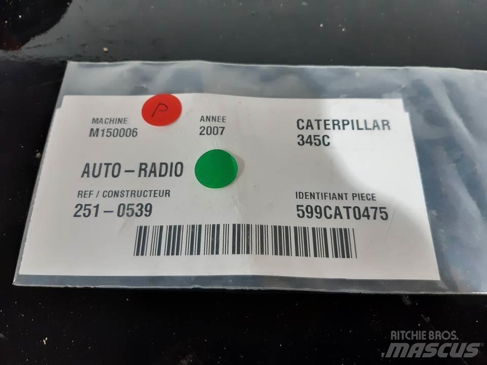 CAT 345C 駕駛室與內部