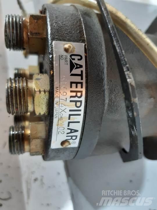 CAT 350 駕駛室與內部
