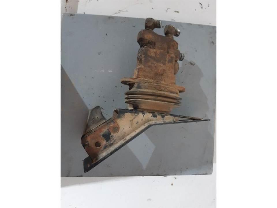 CAT 350 駕駛室與內部