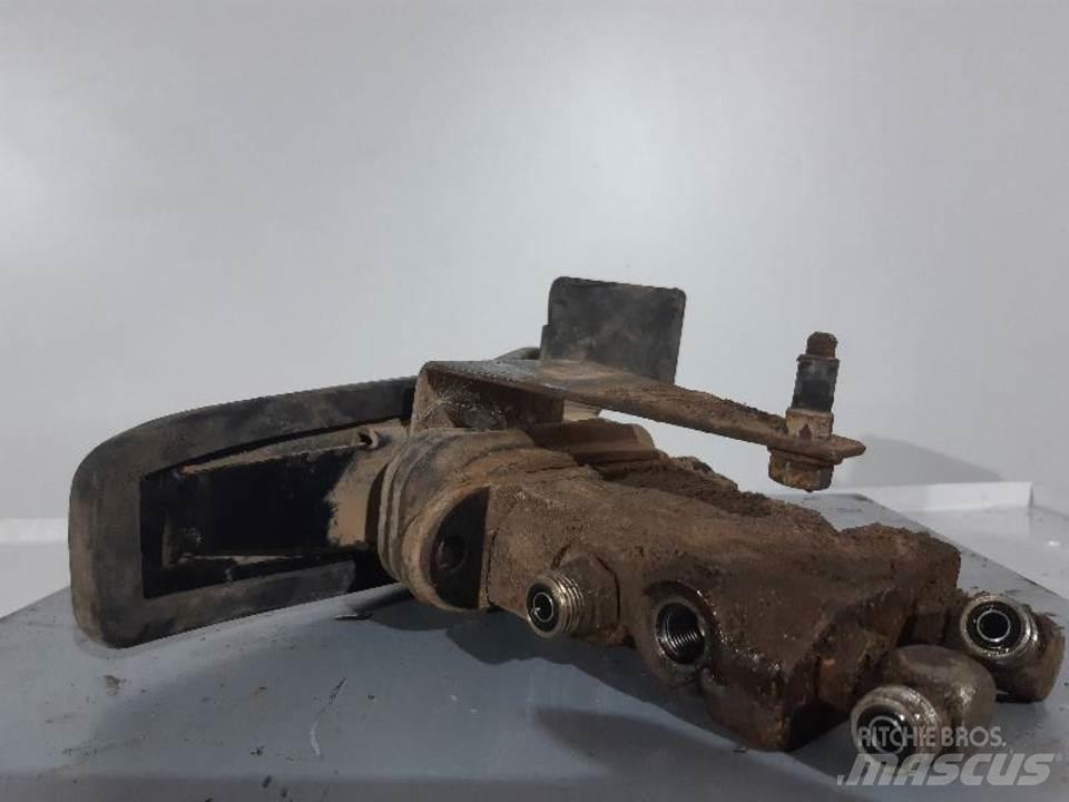 CAT 350 駕駛室與內部
