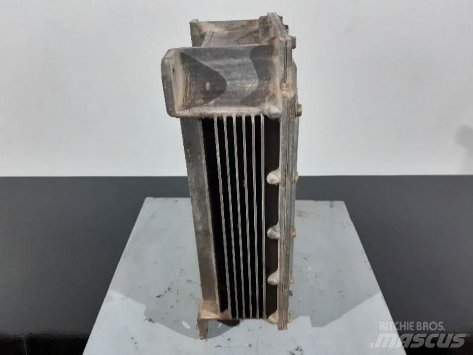CAT 350 駕駛室與內部