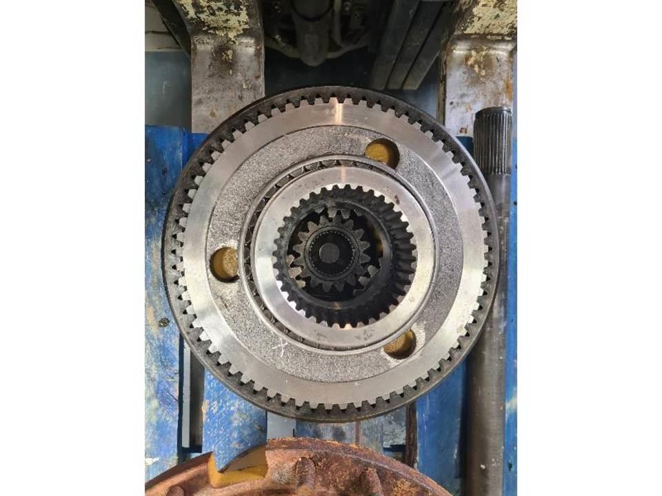 CAT 735 傳動裝置