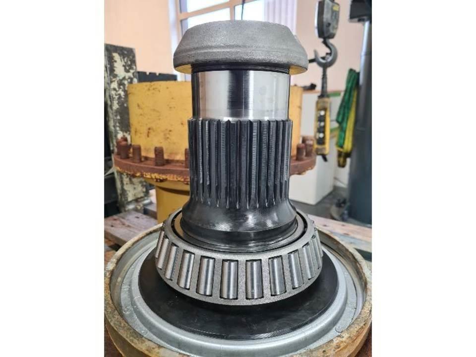 CAT 735 傳動裝置