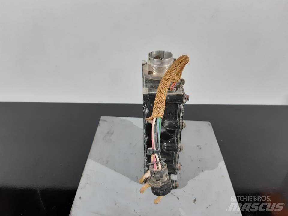 CAT 769 駕駛室與內部