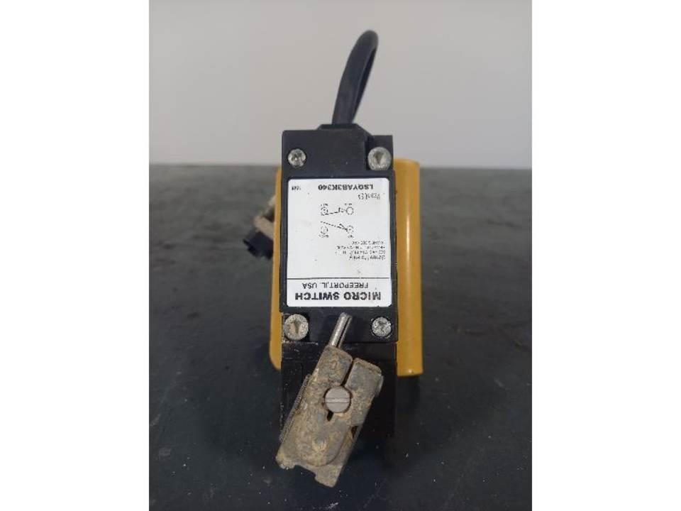 CAT 770 駕駛室與內部