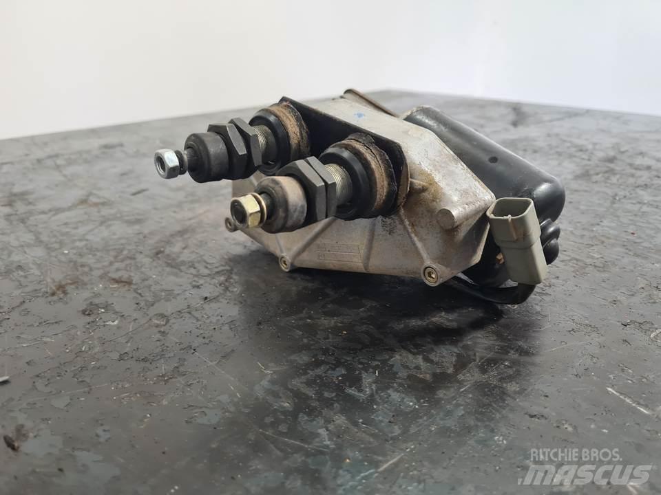 CAT 771D 駕駛室與內部