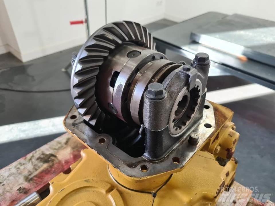 CAT 906H 傳動裝置