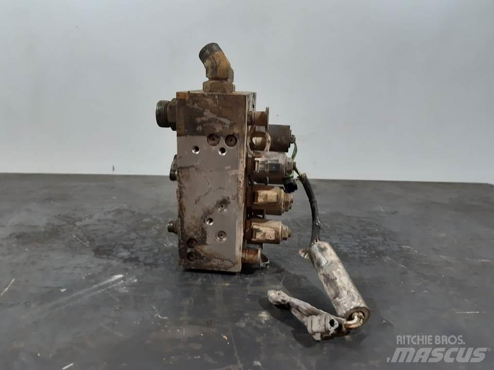 CAT 963C 駕駛室與內部
