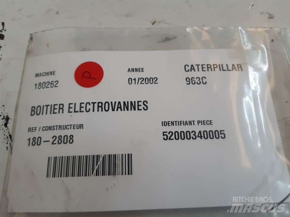 CAT 963C 駕駛室與內部