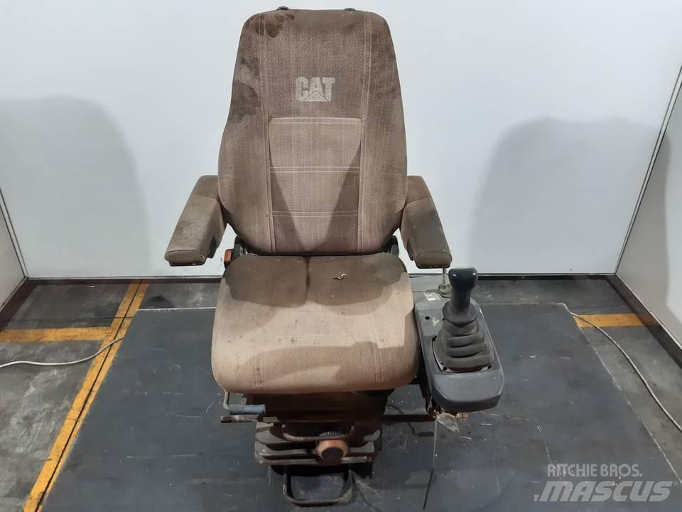 CAT M312 駕駛室與內部