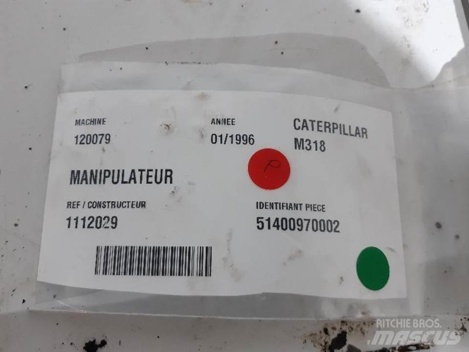 CAT M318 駕駛室與內部