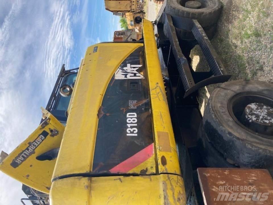 CAT M318D 駕駛室與內部