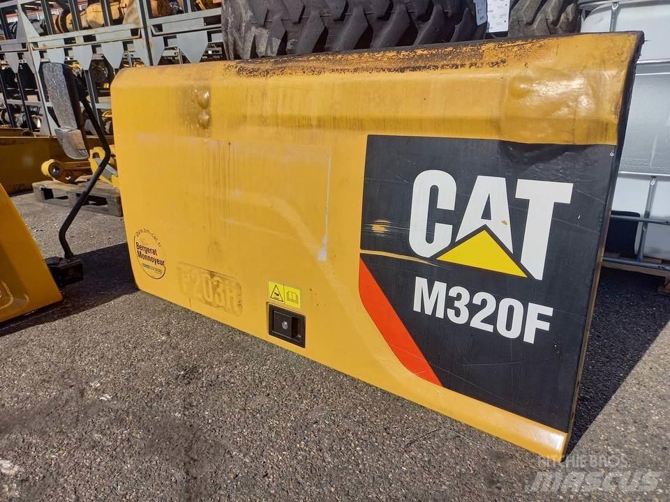 CAT M320F 駕駛室與內部