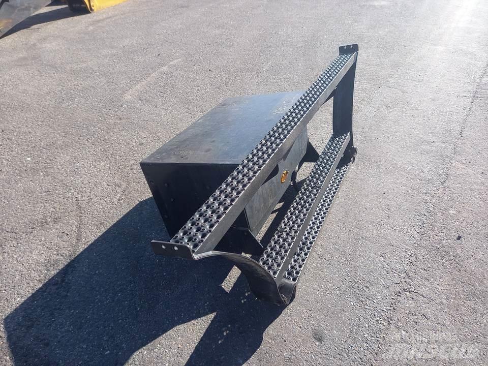CAT M320F 駕駛室與內部