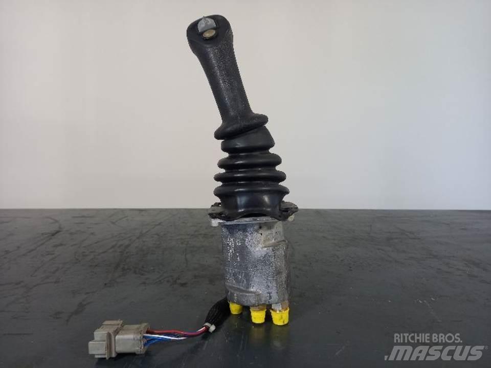 JCB 51R-1 駕駛室與內部