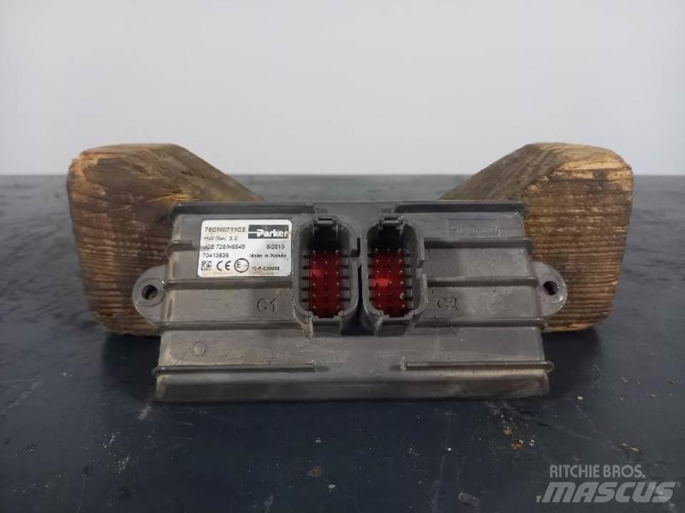 JCB 51R-1 駕駛室與內部
