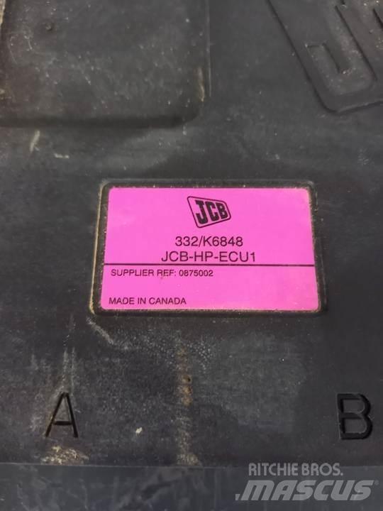 JCB JS190 駕駛室與內部