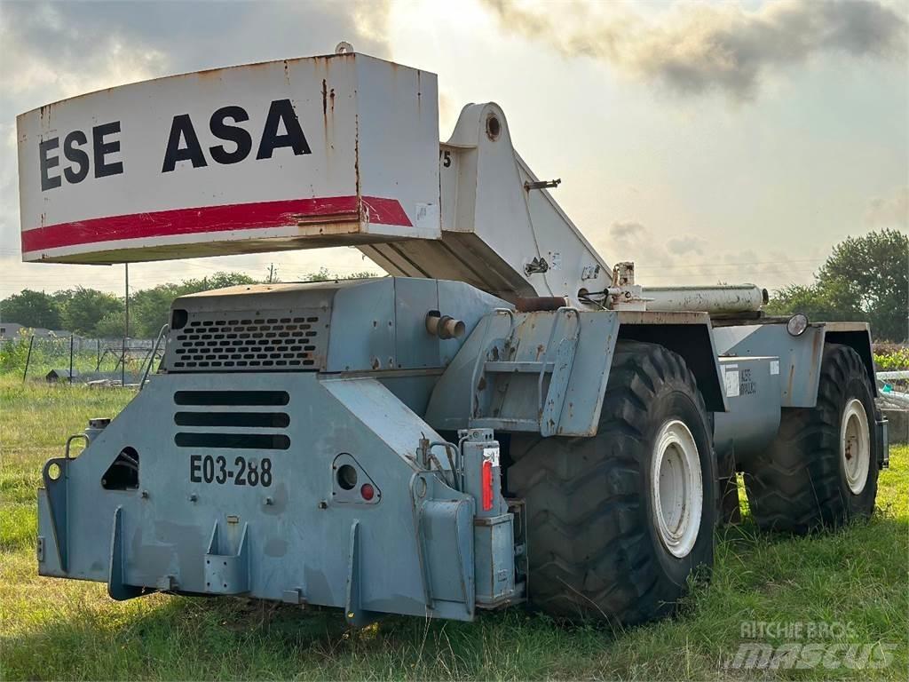 Terex RT 775 越野起重機
