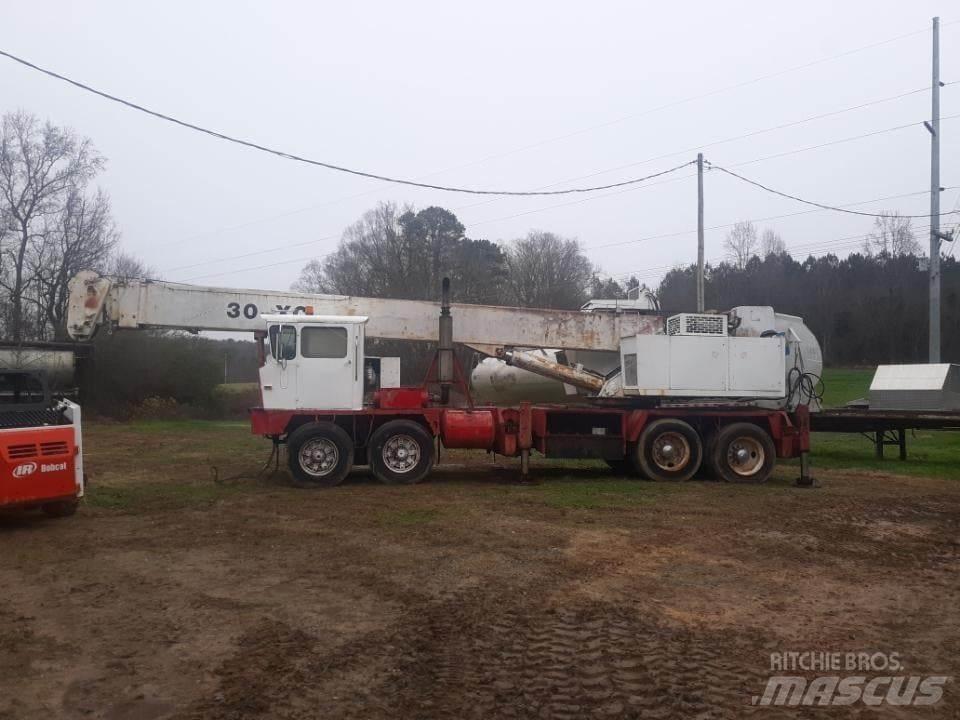Bucyrus-Erie 30-XC 全路面起重機/吊車