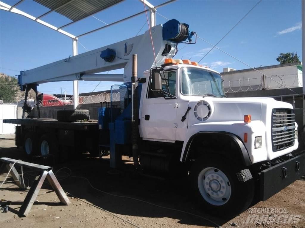 Manitex 30100 起重機卡車