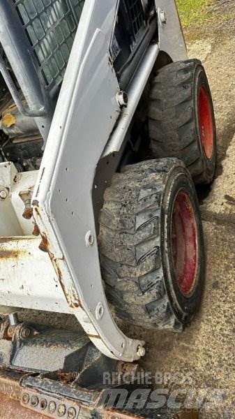 Bobcat S130 滑移轉向裝載機