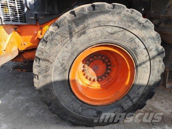 Hitachi ZW 220 輪胎式裝載機