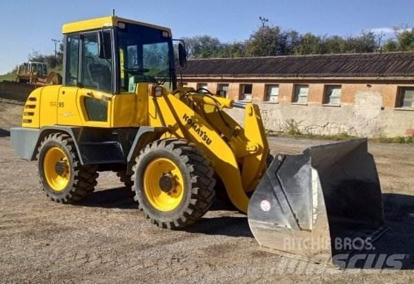 Komatsu WA 95 輪胎式裝載機