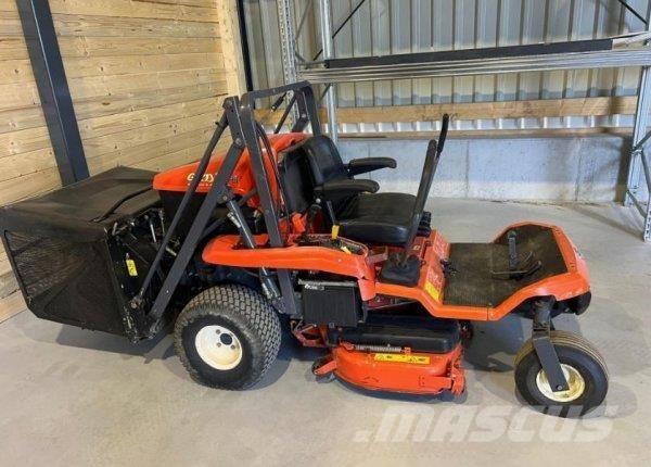 Kubota GZD15-II 騎乘式割草機