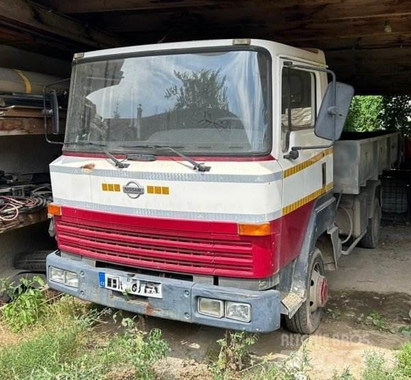Nissan L351 吊鉤式起重車