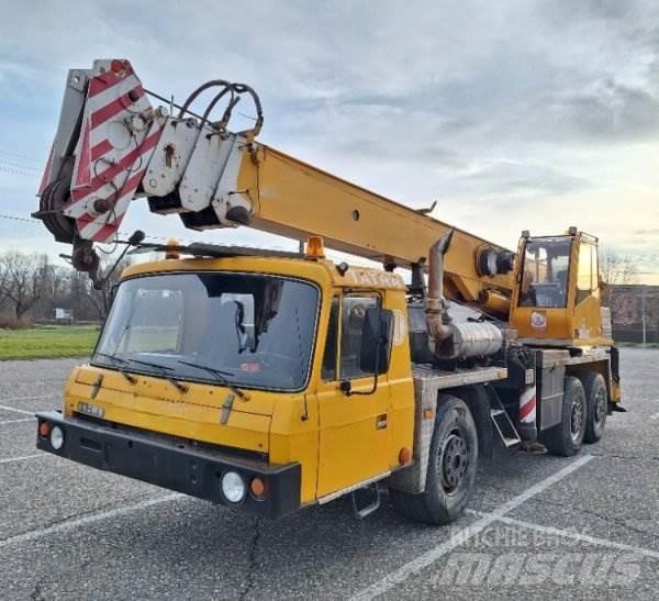 Tatra T815 +AD 28 (ČKD) 起重機卡車