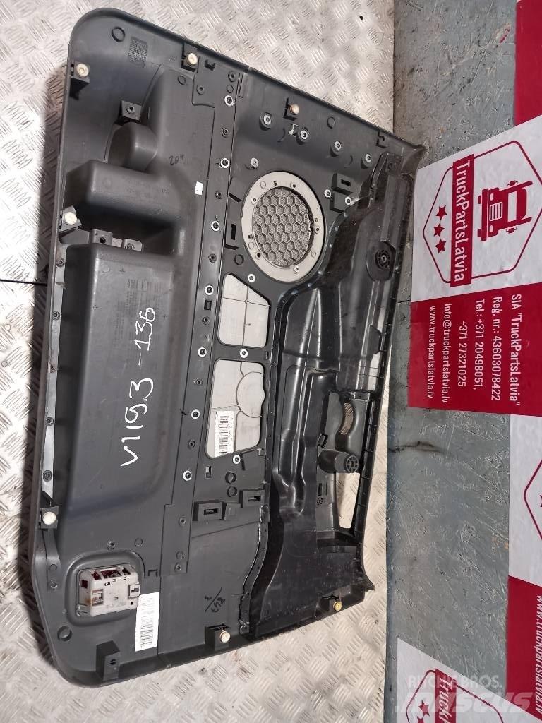 Volvo FH 12 20584915 駕駛室與內部