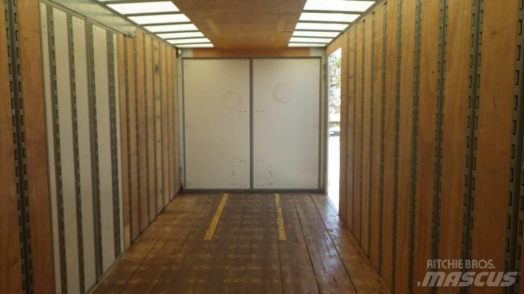 Freightliner M2 106 貨箱式卡車