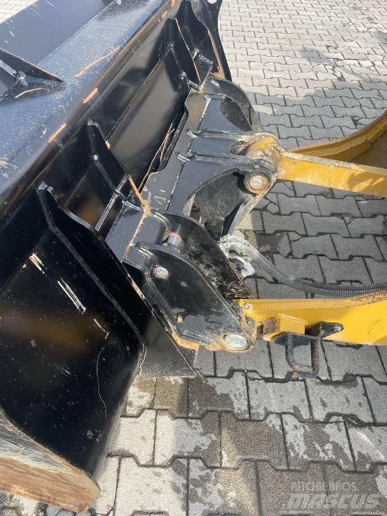 CAT 906 M 輪胎式裝載機