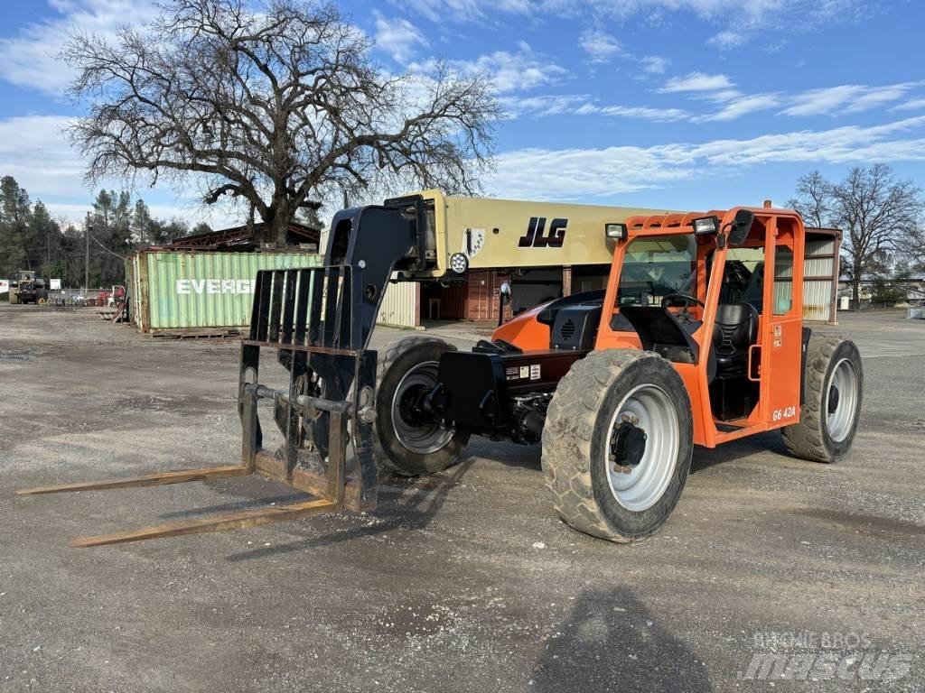 JLG G 6-42 A 伸縮臂操作車