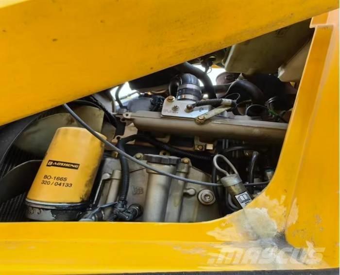 JCB 3CX 反鏟裝載機