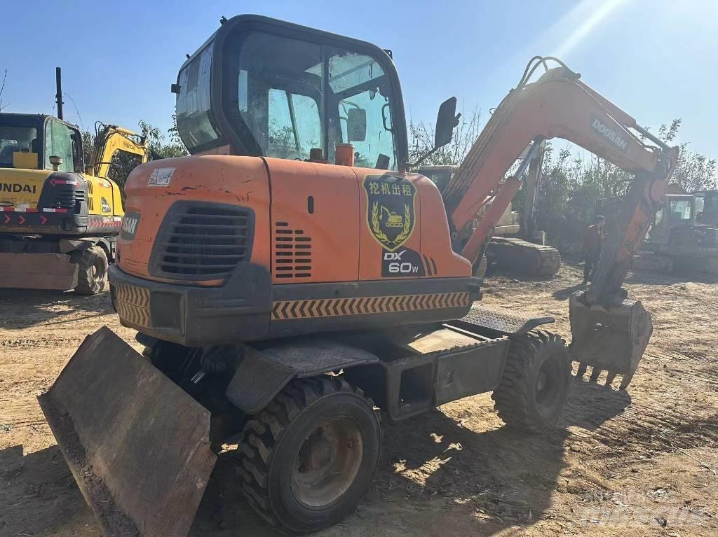 Doosan DX60W 小型挖土機/掘鑿機<7t(小型挖掘機)