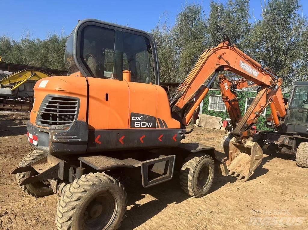 Doosan DX60W 小型挖土機/掘鑿機<7t(小型挖掘機)
