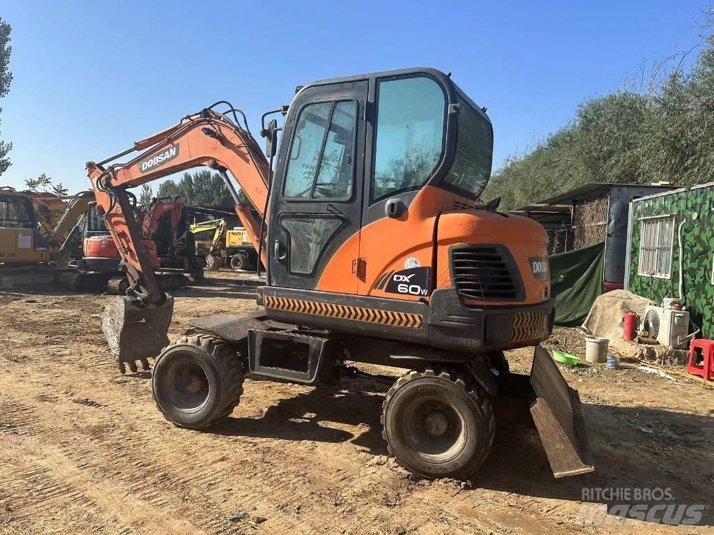 Doosan DX60W 小型挖土機/掘鑿機<7t(小型挖掘機)