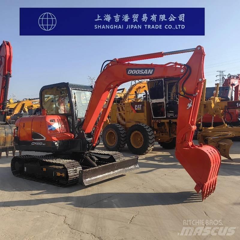 Doosan DX 60 小型挖土機/掘鑿機<7t(小型挖掘機)