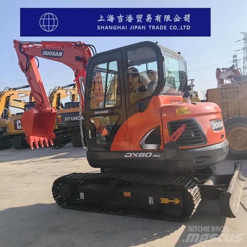 Doosan DX 60 小型挖土機/掘鑿機<7t(小型挖掘機)