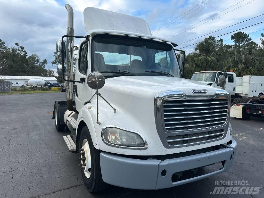 Freightliner M2 112 曳引機組件