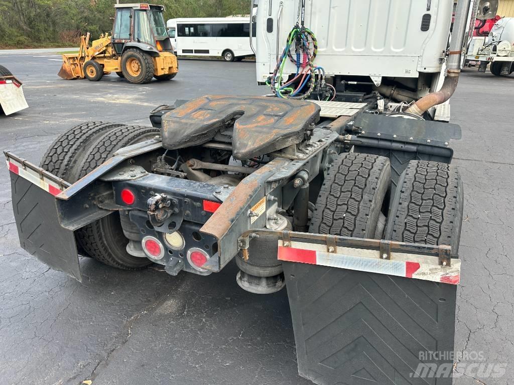 Freightliner M2 112 曳引機組件