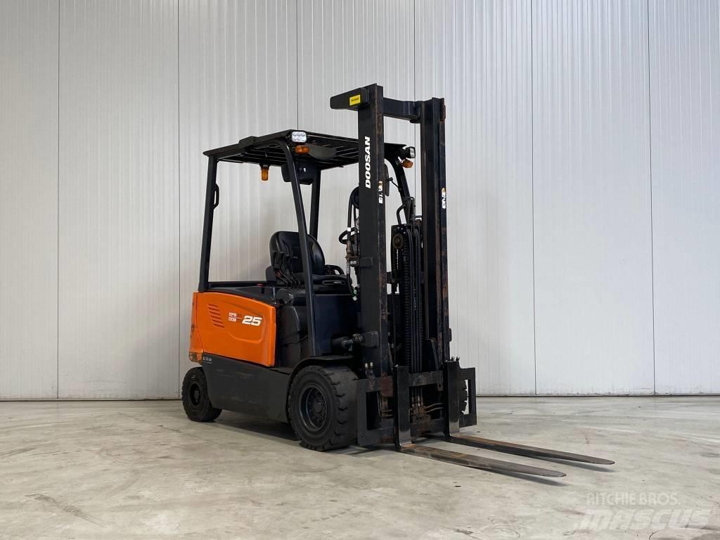 Doosan B25X-7 電動堆高機