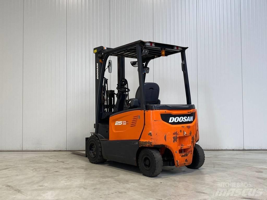 Doosan B25X-7 電動堆高機
