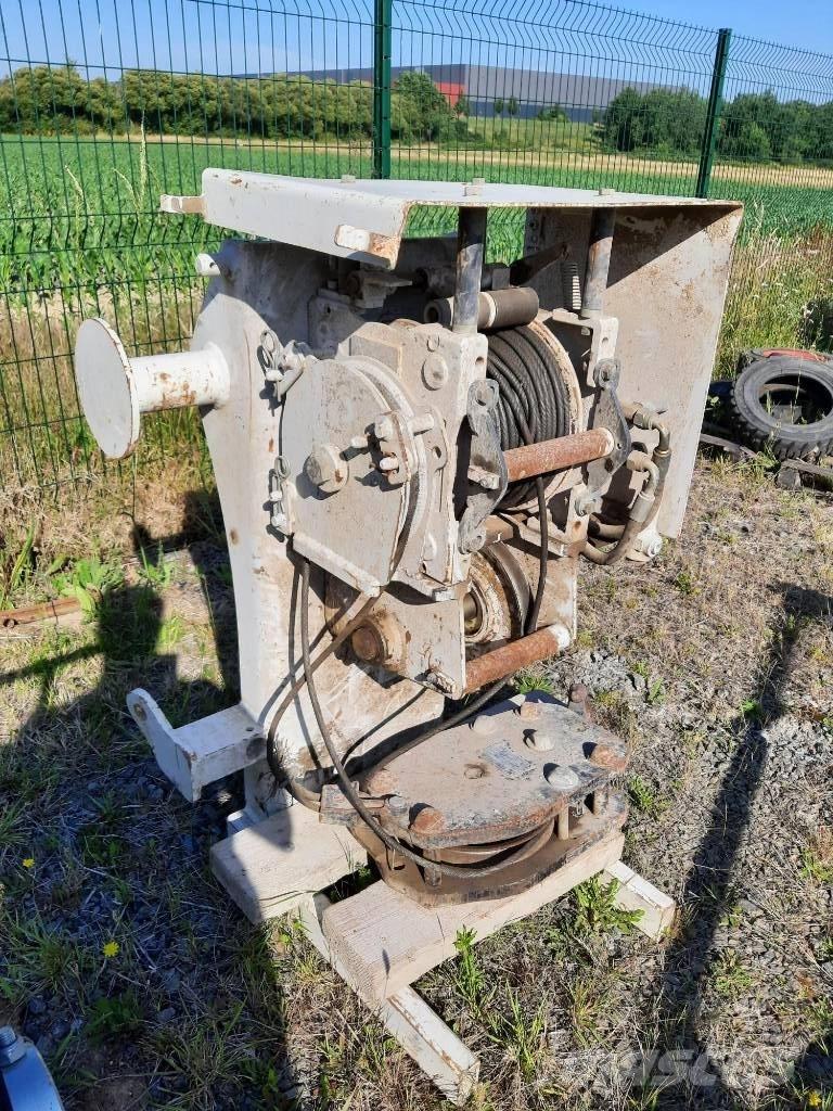 Bobcat Treuil / Winch 伸縮臂操作車