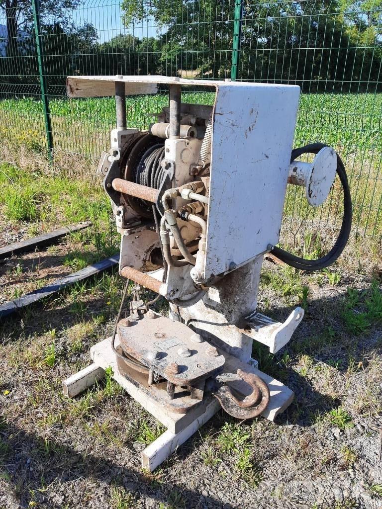 Bobcat Treuil / Winch 伸縮臂操作車