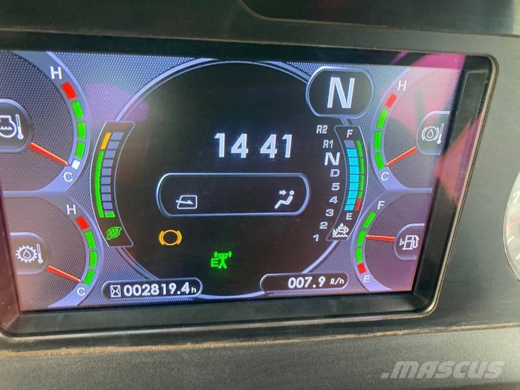 Komatsu HM300-5E0 鉸接式起吊車