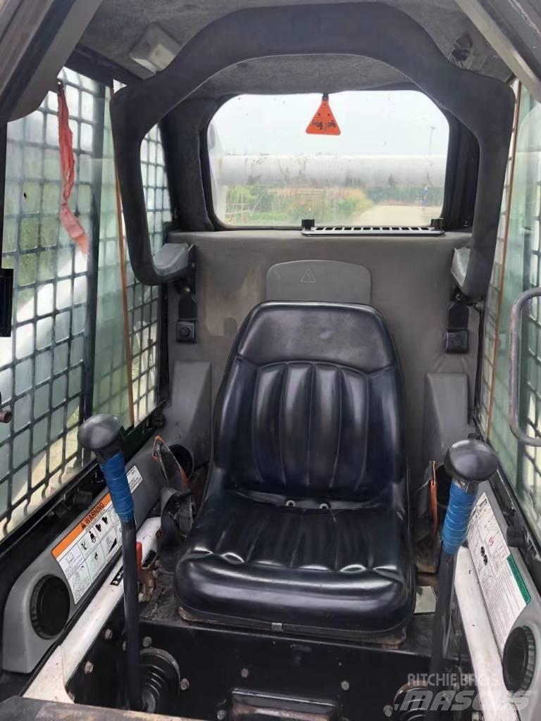 Bobcat S 300 滑移轉向裝載機