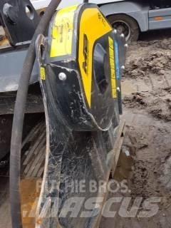 MB Crusher BF70.2 S4 反鏟裝載機